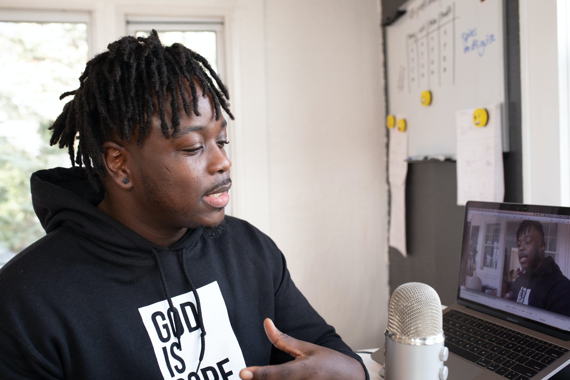 How to Make Money with Podcasting in 2023